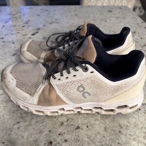 On Running Women’s Cloudstratus Sneaker White/Almond Size 7.5 Trainers